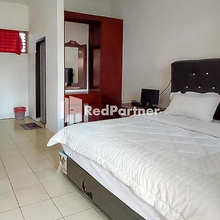 Bernard Guest House & Resto Redpartner Ambarita Экстерьер фото