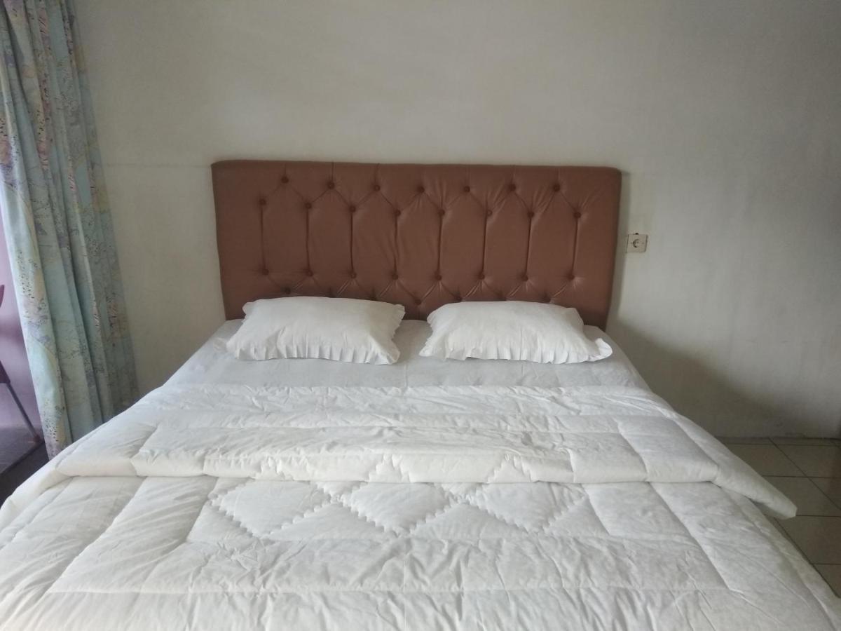 Bernard Guest House & Resto Redpartner Ambarita Экстерьер фото