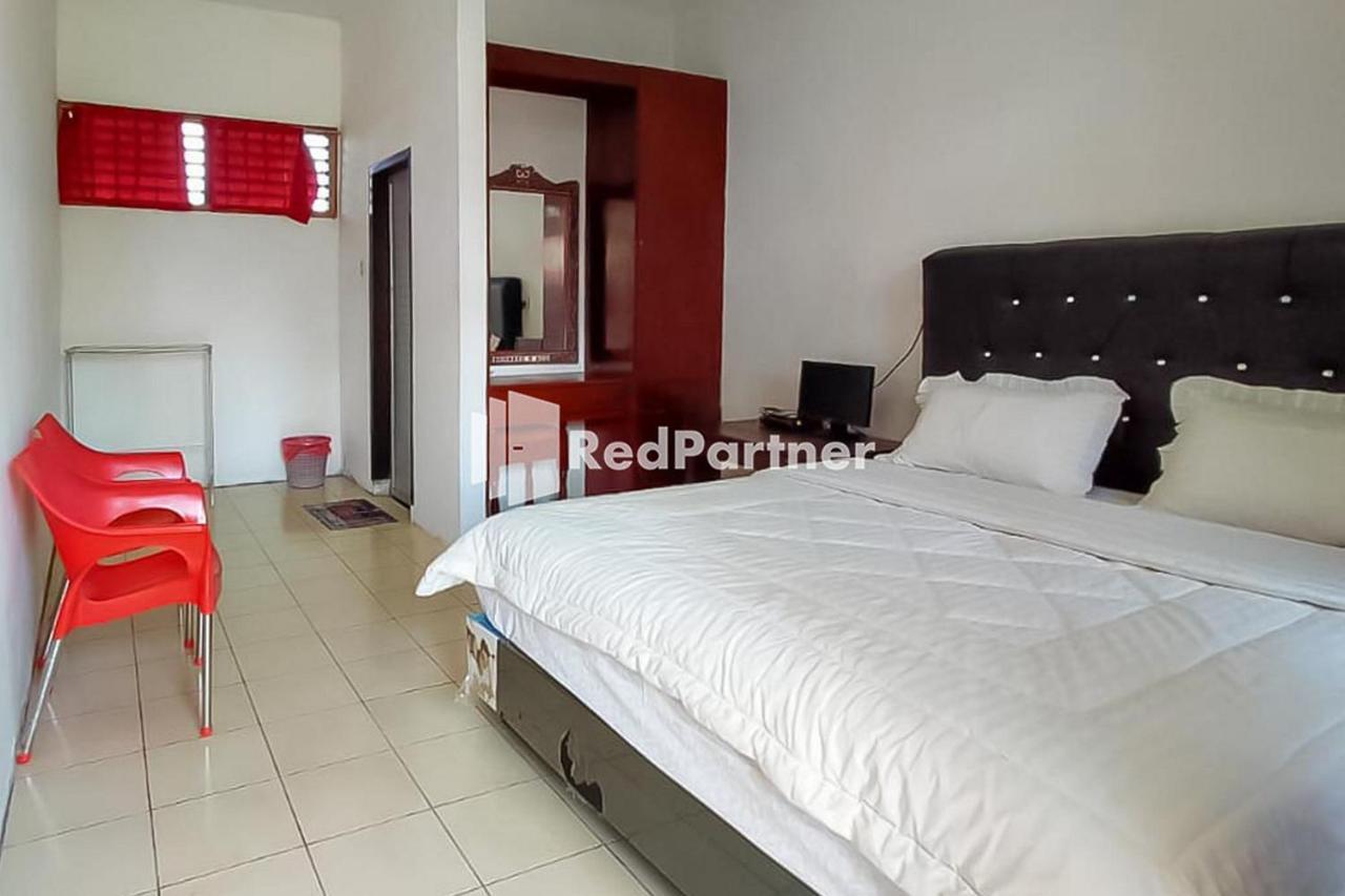 Bernard Guest House & Resto Redpartner Ambarita Экстерьер фото